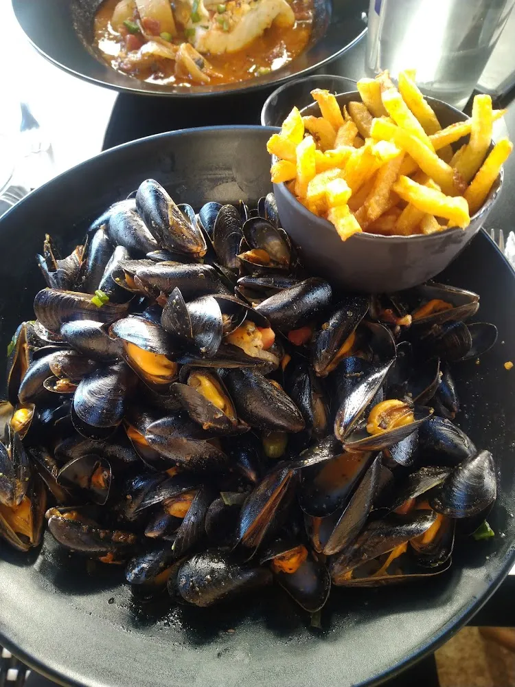 Moules À la Plancha Et Frites